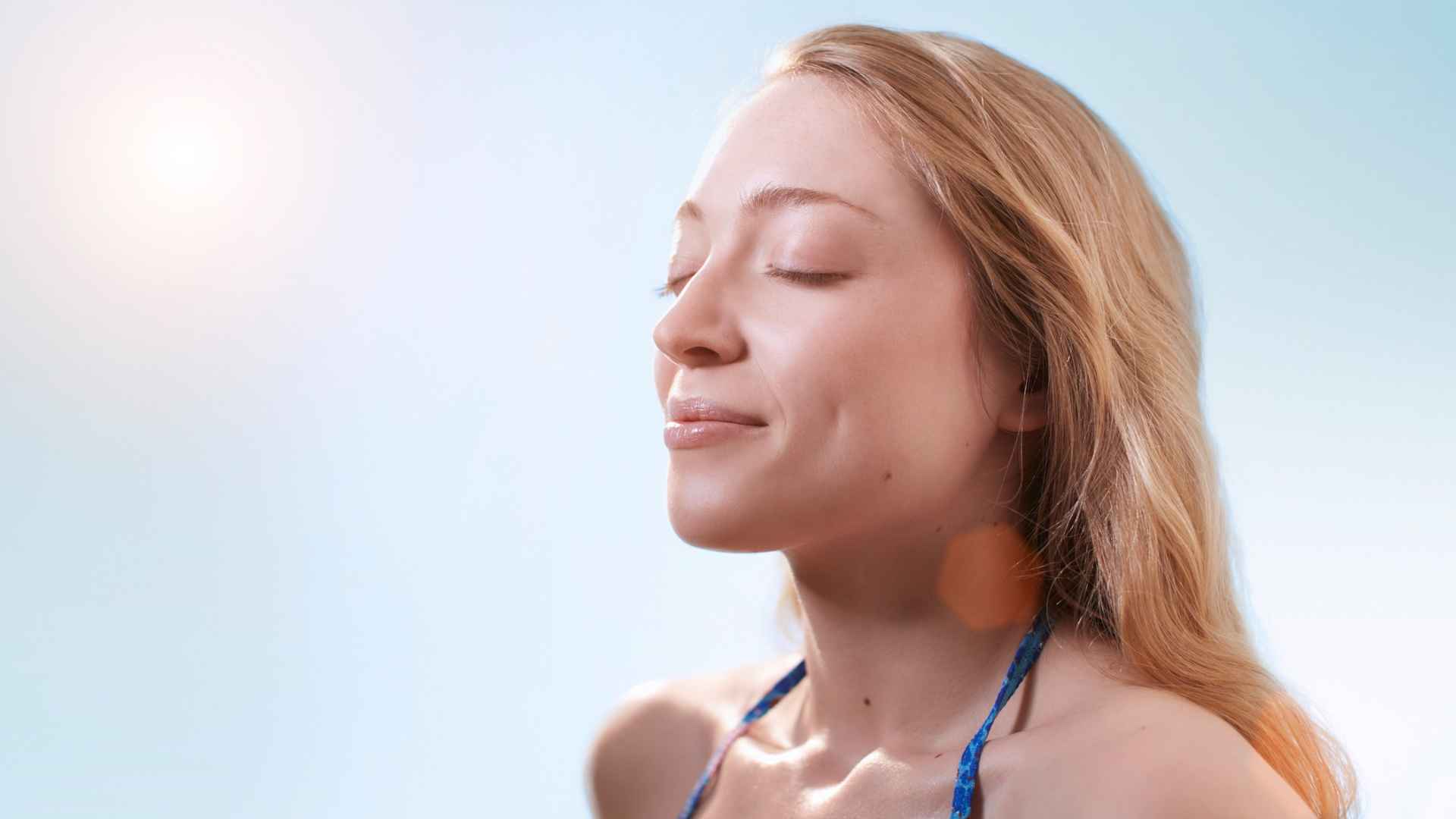 kobieta w blasku słońca amvi cosmetics kosmetyki naturalne